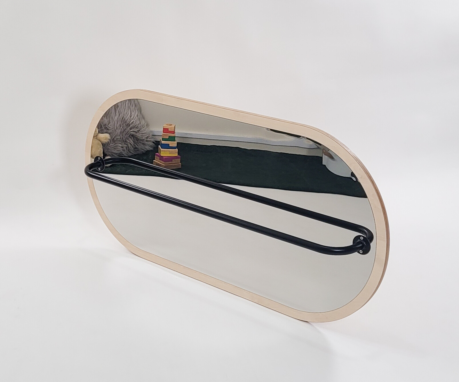 Oval Mirror with Pull Up Handle